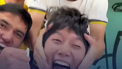 世界杯客户端升级说明-U23国足更衣室疯狂！全员舞姿曼妙，主帅上桌怒吼，对手强忍泪水