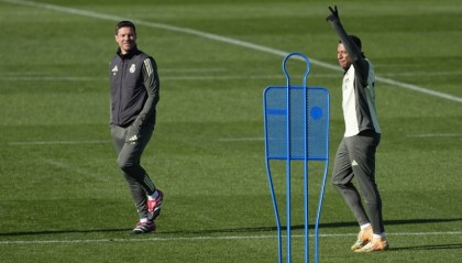 世界杯比赛直播地址-队报：阿隆索无法接受失利，游说姆巴佩带伤出战，建议打封闭被拒