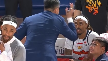 世界杯比赛直播地址-广东被逆转，3人及格3人拖后腿，杜峰朱芳雨急需提拔2人才能夺冠